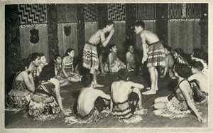 Ezek a maori gyerekek a Whakarewarewa-i Native Schoolban egy kézi játékot játszanak, c1948-ban. alkotó: Unbekannt