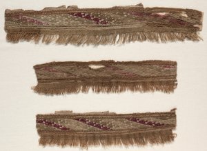 Három szegélytöredék, c. 1100-1400. alkotó: Unbekannt