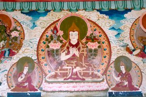 tibeti buddhizmus; falfestmény; Láma Tsongkharpa; Gelug iskola; sárga sapkák; elmélkedés; különböző kéztartások; mudrák; Yongning; Zhamei templom; Lugu Hu-tó környéke; Yunnan tartomány; Kínai Népköztársaság; Ázsia alkotó: Unbekannt