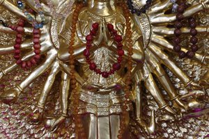 Tu Egy buddhista templom. Quan Am az együttérzés bodhiszattva vagy az irgalom istennője, Saint-Pierre-en-Faucigny, Franciaország alkotó: Unbekannt