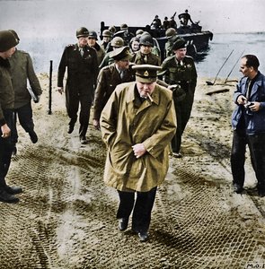 Winston Churchill a Rajnán túl. Kifelé Németországba! Tovább a győzelemhez!, 1945 alkotó: Unbekannt
