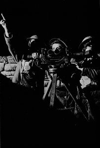 Nők szolgálatban egy légvédelmi ütegen, 1943 alkotó: Unbekannt