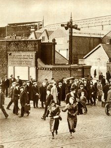 A munkások távoztak...miután a Cunarder 534 építését felfüggesztették, 1931 decemberében, 1935-ben. alkotó: Unbekannt