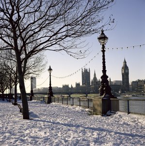 Big Ben, a Westminster Abbey és a Parlament házai a hóban alkotó: Unbekannt Unbekannt