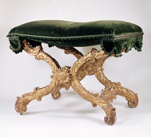 French Regency (1700-1720) X-keretes zsámoly, aranyozott fából, kárpitozott ülőfelülettel, levelekkel és láng motívummal, a kereszteződésben napraforgó