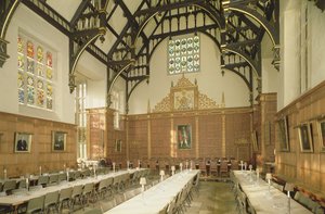 Az ebédlő belső képe, amely a kalapácsgerendás mennyezetet mutatja, Trinity College, Cambridge alkotó: Unbekannt Unbekannt