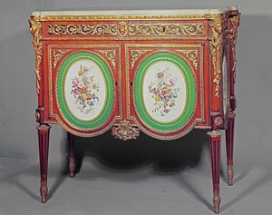XVI. Lajos szekrény, M. Carlin JME pecséttel, ormolu- és Sevres-táblákkal díszítve, 1774 körül