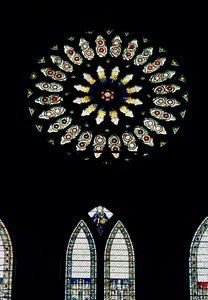 Körömvirág ablak vagy Szent Katalin ablak, 1515 körül. A vörös és fehér rózsák a yorki és lancasteri ház egyesülésének emléket állítanak VII. Henry házassága révén. alkotó: Unbekannt Unbekannt