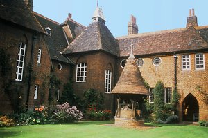A bexleyheath-i Vörös Ház külső látképe, William Morris (1834-96) tervei között, Philip Webb építészével, 1859-ben elkészült alkotó: Unbekannt Unbekannt