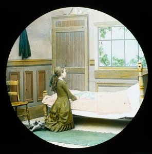 Egy lány, aki imádkozva térdel az ágya mellett, varázslámpás csúszda, 1890 körül alkotó: Unbekannt
