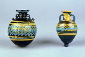 Amphorae, valószínűleg késő hellenisztikus, Kr.e. 2-1. század (színes üveg) alkotó: Unbekannt