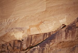Állatfigurák, navajo művészek sziklafestményei, Canyon de Chelly Nemzeti Emlékmű, Navajo Indian Reservation, Arizona, USA alkotó: Benjamin Baud