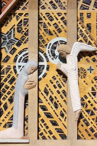 Angyali üdvözlet szobra a Notre-Dame de Consolation templomban Raymond Vaillant tervei alapján, Hyeres, Franciaország alkotó: Unbekannt