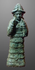 LAMA védőistennő bronz figurája, Mezopotámia Kr.e. 2035-1794 alkotó: Unbekannt