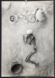 Temetkezési csoport a H oldalon található temetőben, Keleti-árok, Harappa ásatások, Mohenjo-Daro (f/w fotó) alkotó: Unbekannter Künstler