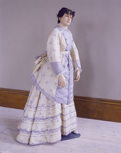 Nyüzsgő ruha láncmintás alpaka, kb.1872-4 alkotó: Unbekannt