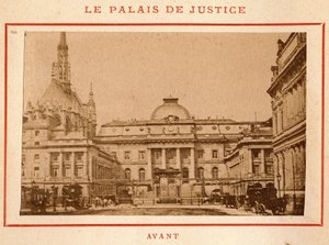 Commune de Paris (1871): a párizsi Palais de Justice kilátása az 1871. májusi tűzvész előtt. Pierre Pepetit fényképe. Nyomtatás kartonra, Dim. 9x5,4 cm alkotó: Unbekannt