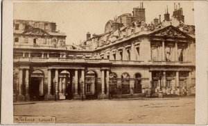Paris Commune (1871): a Palais-Royal képe az 1871. májusi tűzvész után. Névtelen fényképezés. Nyomtatás kartonra Dim. 10x6,9 cm alkotó: Unbekannt