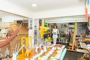 Cristina Rodriguez a stúdiójában, 2022 alkotó: Bartolome Esteban and studio Murillo