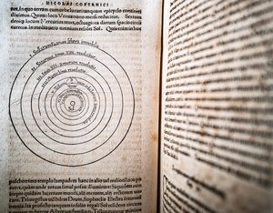 Über die Umlaufbahnen der Himmelskörper