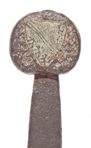 Részlet, késő középkori széles kard korábbi viking pengével és a De Bohun család fegyveres csapágyaival alkotó: Unbekannt