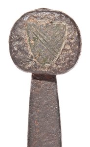Részlet, késő középkori széles kard korábbi viking pengével és a De Bohun család fegyveres csapágyaival alkotó: Unbekannt