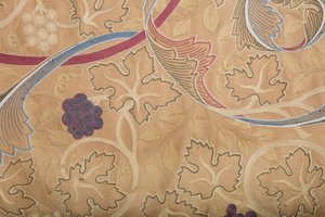 Részlet a William Morris által tervezett hímzett dossálból, amely a paptemplom keleti falán látható (fotó) alkotó: Unbekannter Künstler