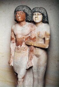 Egyiptomi ókor: Raherka és Meresankh faragott mészkőcsoportja, az írástudók főnöke és felesége - V. dinasztia, Ancien birodalom alkotó: Unbekannt