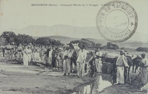 Francia légiós gyarmati katonák járőröznek az Atlasz-hegység közelében, Marokkó. képeslap 1909 alkotó: Unbekannter Künstler