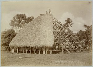 Házépítés Szamoán, 1875 körül (szépia fotó) alkotó: Unbekannt