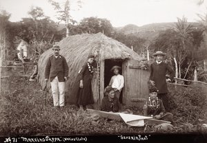 Tappa készítése, egy natív ruha, 1875 körül (szépia fotó) alkotó: Unbekannt