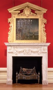 William Kent (1684-1748) márvány kéménydarab, ogee-vel és fogakkal faragott „Aurora” maszkkal, építészetileg tervezett, palladi stílusú, aranyozott fa kandallós tükörrel alkotó: Unbekannt