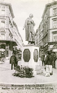 Gabrielle Petit emlékműve Brüsszelben, 1925 körül (litho) alkotó: Unbekannt