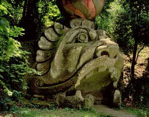 Fantasztikus barlang szája szörnyfej formájában, a Parco dei Mostri (Szörnypark) kertjétől, amelyet Orsini hercege épített 1550-63 között, Giacomo Barozzi da Vignola (kő) terveiig (fotó) alkotó: Unbekannt