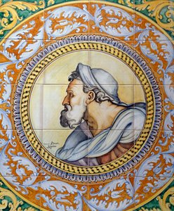 Festett maiolica panel, amely Michelangelo stílusú öregember fejét ábrázolja, készítette: Ceramiche Desuir, Santo Stefano di Camastra, Szicília, Olaszország, Részlet alkotó: William M. Timlin