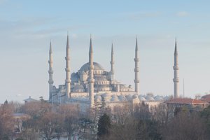 Panorámás kilátás a kék mecsetre röviddel naplemente előtt, Isztambul, Törökország (fotó) alkotó: Unbekannter Künstler