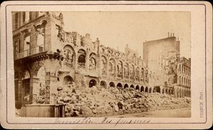 Paris Commune (1871): a Pénzügyminisztérium képe a romokban 1871 májusában. Franck-fotózás. Homályos. 10,3X6,9 cm alkotó: Unbekannt