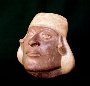 Kolumbiai előtti művészet, mochica civilizáció: férfifejet ábrázoló terrakotta váza - Kr.e. 200-i.sz. 700 - Lima, Nemzeti Antropológiai és Régészeti Múzeum, Peru - Kolumbusz előtti művészet, Moche civilizáció alkotó: Unbekannt