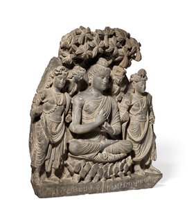 Sákjamuni Buddha domborműhármasa bódhiszattvákkal, 3-4. század (szürke pala) alkotó: Unbekannter Künstler