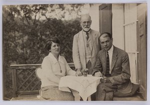 Sigmund Freud és Horace W. és Anjelika Frink, 1920 körül (f/w fotó) alkotó: Unbekannt