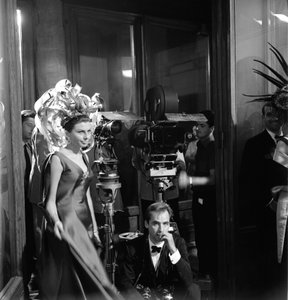 SORAYA ESFANDIARI (esfandiary) BAKHTIARI HERCEGNŐ ÉS SZÍNÉSZNŐ A "" I TRE VOLTI "" (A három arc) FILM FORGALTAJÁN, VEZETŐ: Mauro BOLOGNINI VELENCÉBEN - 1964 alkotó: Unbekannt