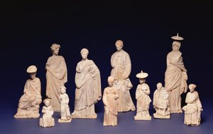 Tanagra Csoport: Álló és ülő alakok, padlás, Kis-Ázsia, Kr.e. IV. század (terrakotta) alkotó: Unbekannt