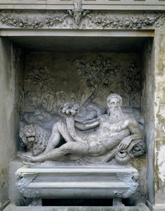 A Nymphaeum, egy folyóisten szobrának részlete egy fülkében, bőségszaruval, Giacomo Vignola (1507-75) és Bartolomeo Ammannati (1511-92) tervei szerint 1551-55 (kő) alkotó: Unbekannt