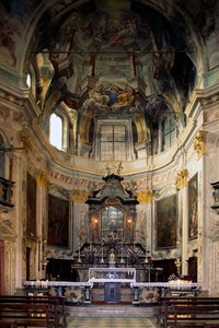 Lorenzo Peracino (1710-1788) oltárának és freskóinak kilátása, Madonna del Sasso szentélye, Piemont, Olaszország alkotó: Benjamin Baud