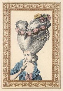 Nő, akinek a haja egy puff (támla) fölé van fésülve, és virágokkal, gyöngyökkel, valamint a bolhának nevezett szíjjal van díszítve. A puff a Chia. Kézzel színezett litográfia de Laubadere Octave Uzane Stílusos frizura vagy excentrikus fazonok című művéből  alkotó: Unbekannter Künstler