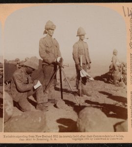 A Yorkshire Ezred heliográfcsapata új-zélandi dombról jelzést ad a búr háborúból alkotó: Underwood and Underwood