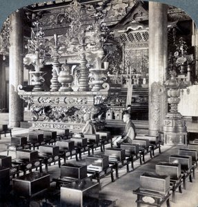 Buddhista papok az Ikegami templomban, Omoriban, Japánban, 1904. alkotó: Underwood and Underwood