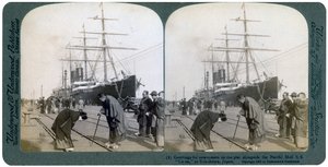 Az újoncok üdvözlése a Pacific Mail SS melletti mólón, Kína, Yokohama, Japán, 1904. alkotó: Underwood and Underwood