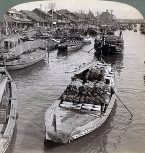 Nyugatra nézve a Nihon bashi hídtól, Tokió központja felé, Japán, 1904 alkotó: Underwood and Underwood