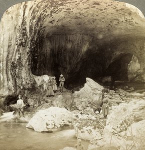 Természetes híd, Warm Spring Creek, Wyoming, USA. alkotó: Underwood and Underwood